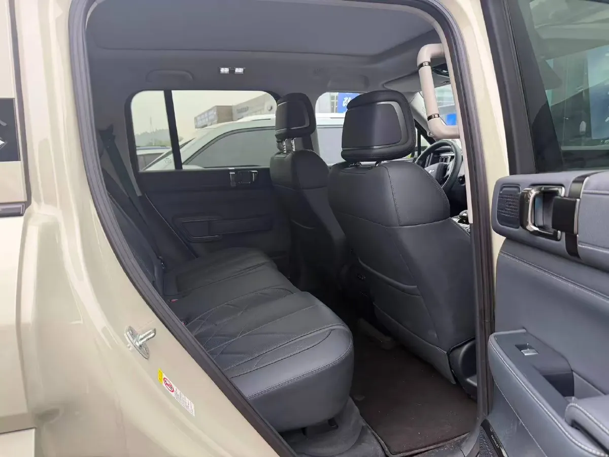 2025 FangChengBao Bao 5 1.5T 194HP L4 E-CVT PHEV 31.8KWH,autocango,china used car exporter,china ev exporter,chinese used car exporter,chinese used ev exporter