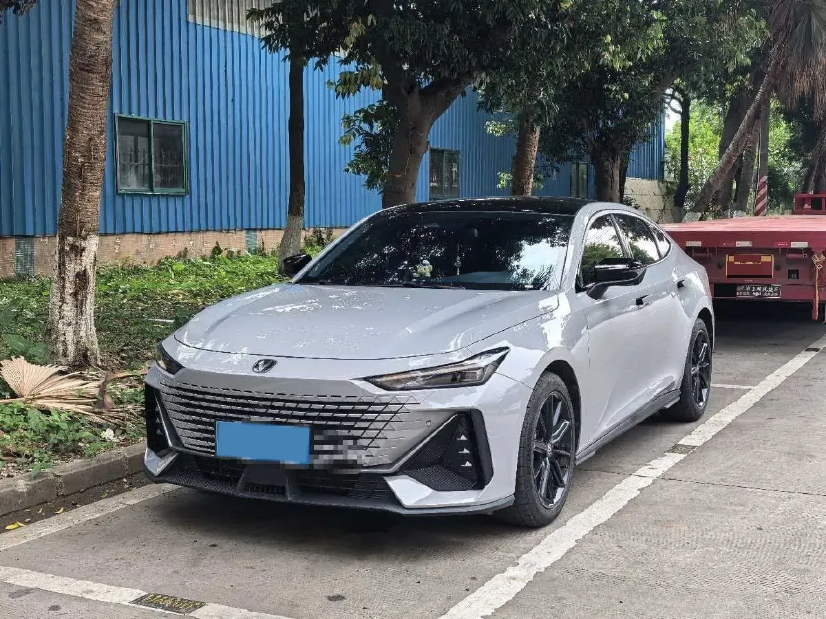 2023 ChangAn UNI-V 1.5T 188HP L4 7DCT,autocango,china used car exporter,china ev exporter,chinese used car exporter,chinese used ev exporter