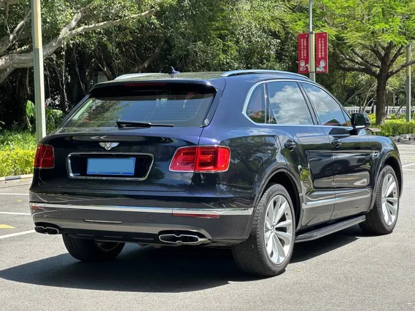 2018 Bentley Bentayga 4.0T 550HP V8 8AT,autocango,china used car exporter,china ev exporter,chinese used car exporter,chinese used ev exporter