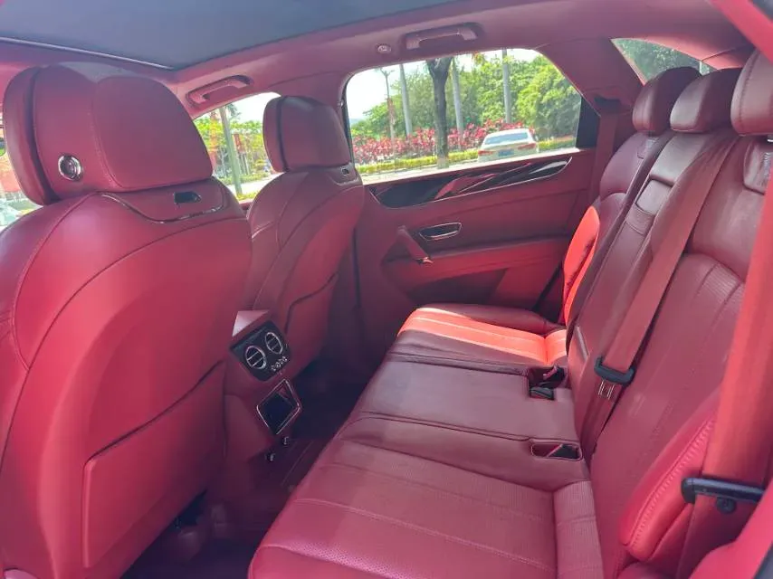 2018 Bentley Bentayga 4.0T 550HP V8 8AT,autocango,china used car exporter,china ev exporter,chinese used car exporter,chinese used ev exporter