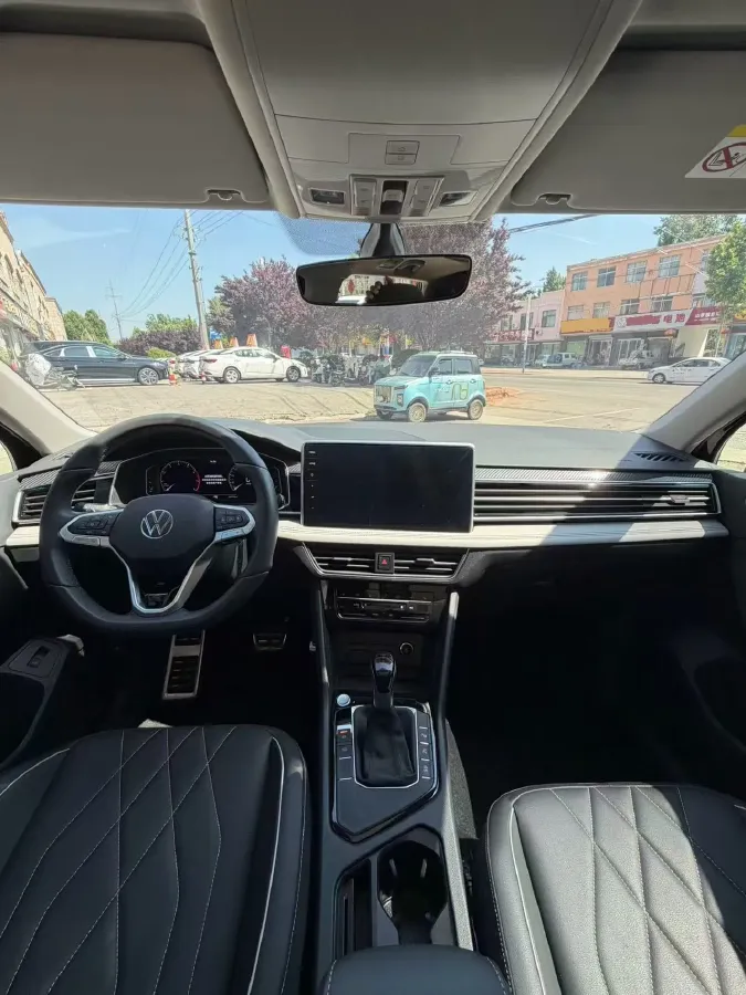 2024 Volkswagen Tiguan L 2.0T 186HP L4 7DCT,autocango,china used car exporter,china ev exporter,chinese used car exporter,chinese used ev exporter
