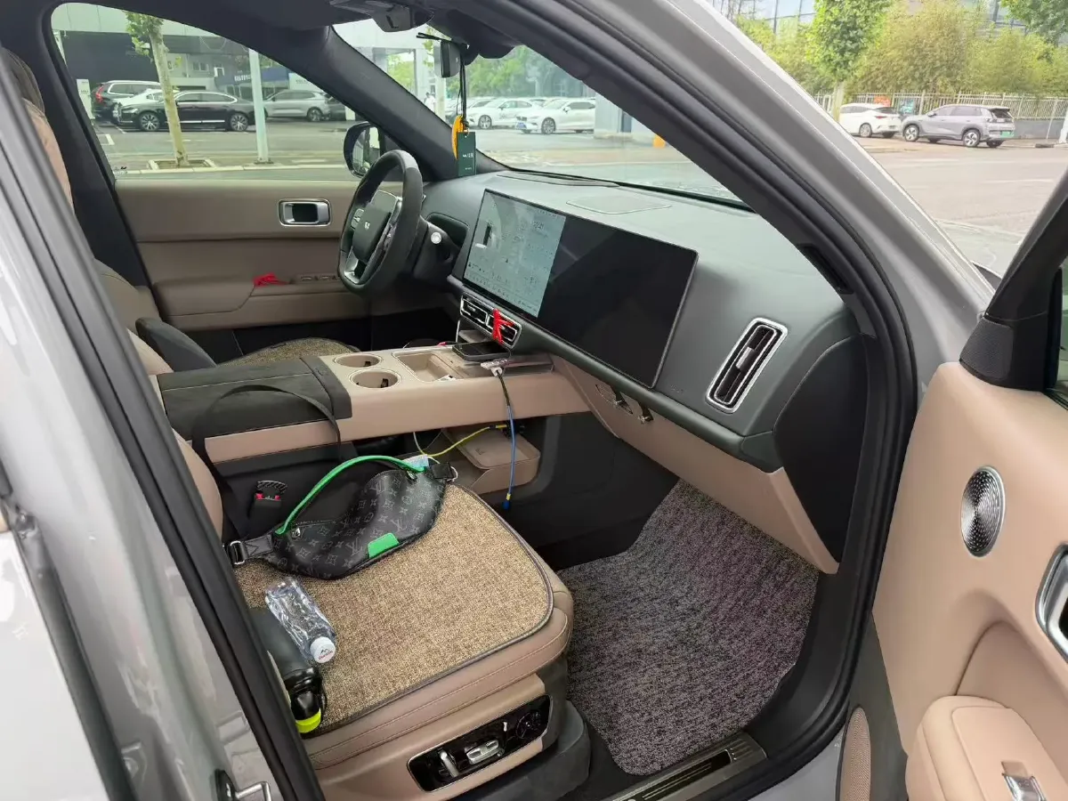 2025 Li L9 Range Extended 154HP REEV,autocango,china used car exporter,china ev exporter,chinese used car exporter,chinese used ev exporter