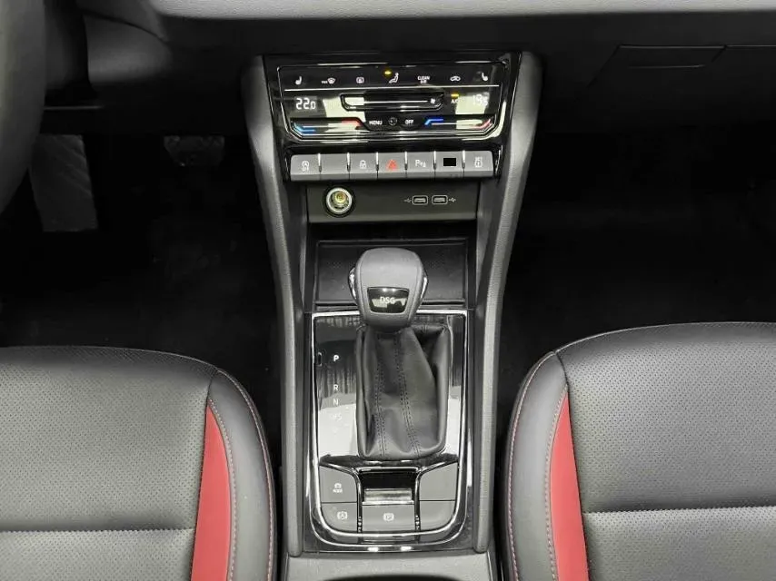 2023 Skoda Karoq 1.4T 150HP L4 7DCT,autocango,china used car exporter,china ev exporter,chinese used car exporter,chinese used ev exporter