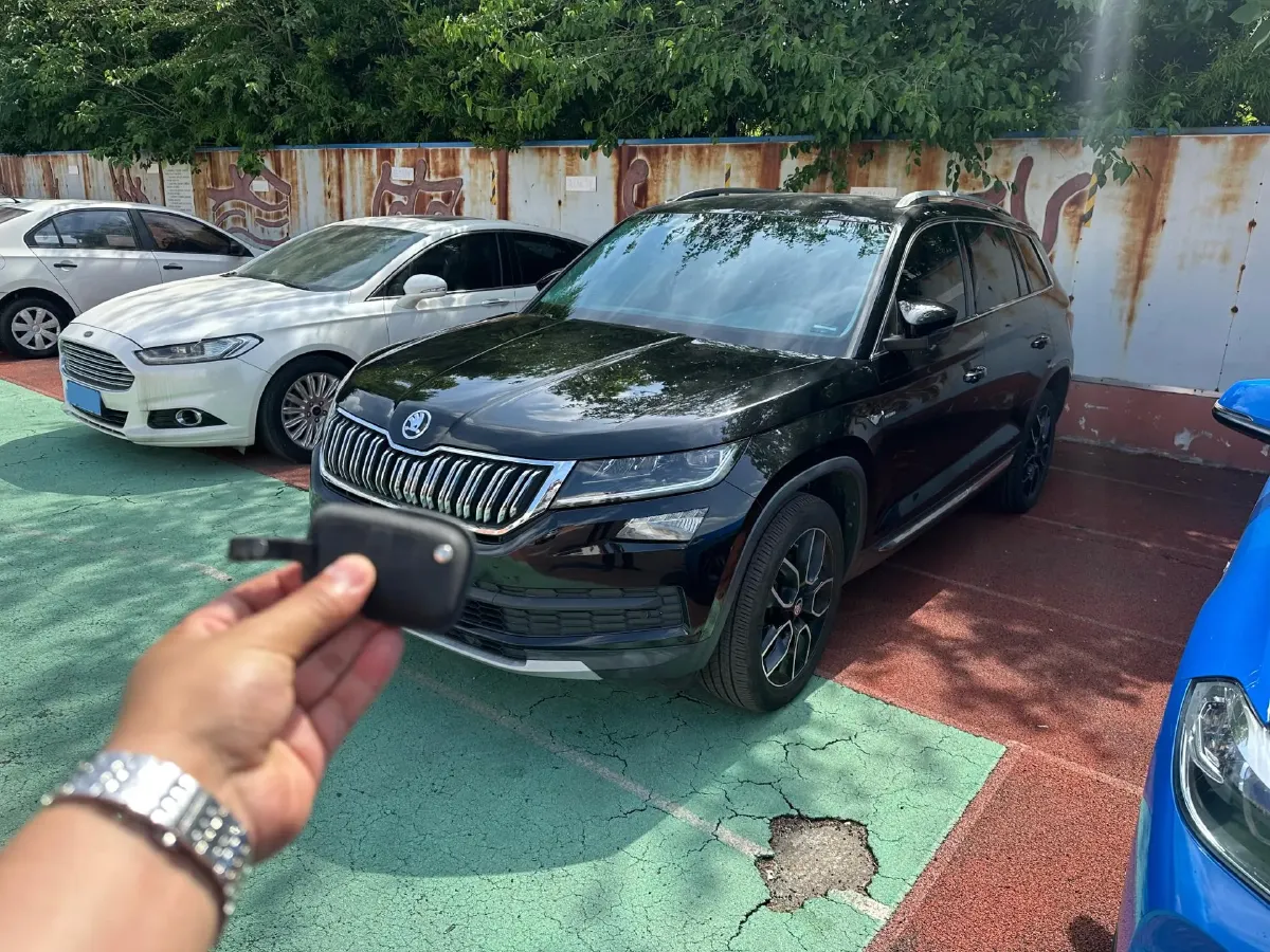 2018 Skoda Kodiak 2.0T 220HP L4 7DCT,autocango,china used car exporter,china ev exporter,chinese used car exporter,chinese used ev exporter