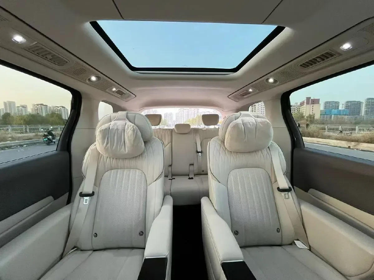 2025 Voyah Dream 1.5T 150HP L4 PHEV 41.7KWH,autocango,china used car exporter,china ev exporter,chinese used car exporter,chinese used ev exporter