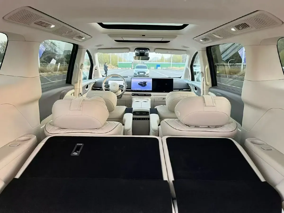 2025 Voyah Dream 1.5T 150HP L4 PHEV 41.7KWH,autocango,china used car exporter,china ev exporter,chinese used car exporter,chinese used ev exporter