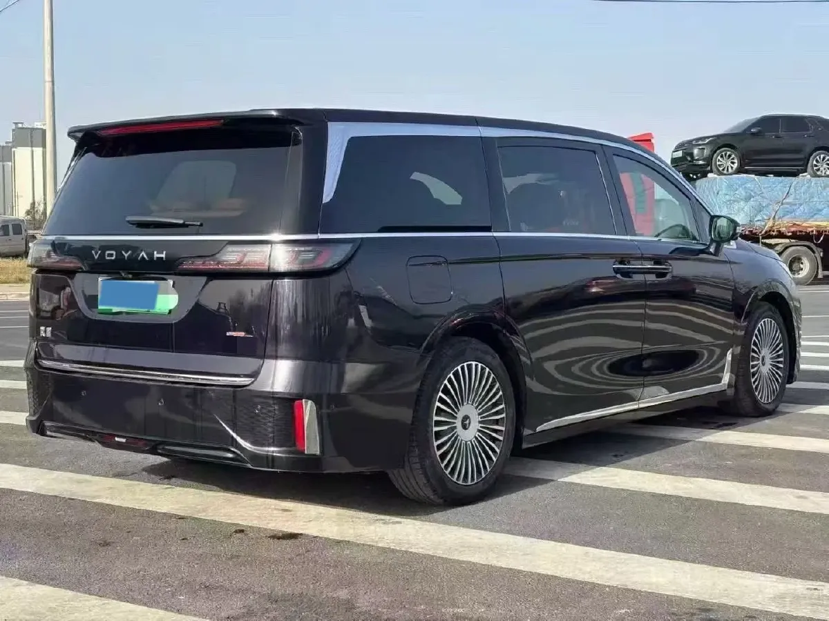 2025 Voyah Dream 1.5T 150HP L4 PHEV 41.7KWH,autocango,china used car exporter,china ev exporter,chinese used car exporter,chinese used ev exporter