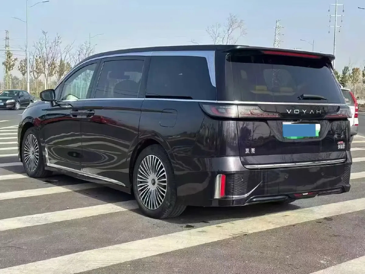 2025 Voyah Dream 1.5T 150HP L4 PHEV 41.7KWH,autocango,china used car exporter,china ev exporter,chinese used car exporter,chinese used ev exporter