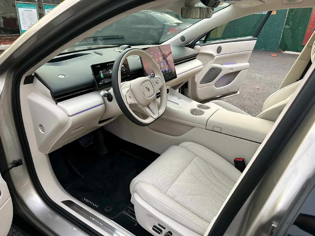 2026 Voyah ZhuiGuang L 1.5T 150HP L4 PHEV,autocango,china used car exporter,china ev exporter,chinese used car exporter,chinese used ev exporter