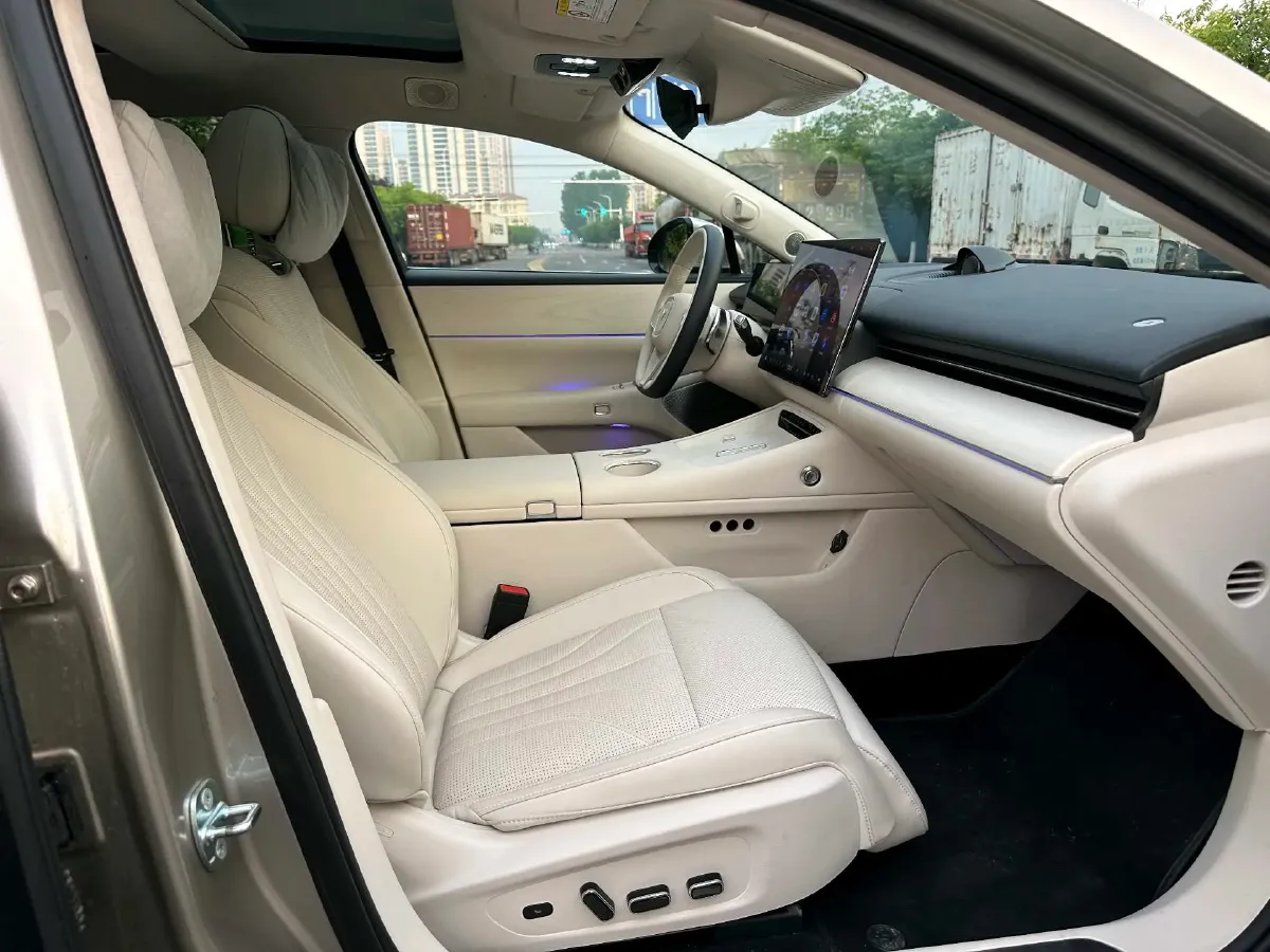 2026 Voyah ZhuiGuang L 1.5T 150HP L4 PHEV,autocango,china used car exporter,china ev exporter,chinese used car exporter,chinese used ev exporter