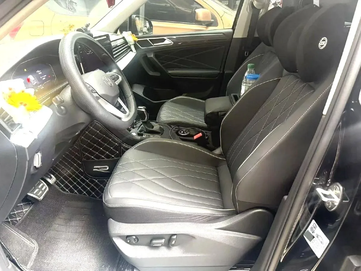 2024 Volkswagen Tiguan L 2.0T 186HP L4 7DCT,autocango,china used car exporter,china ev exporter,chinese used car exporter,chinese used ev exporter