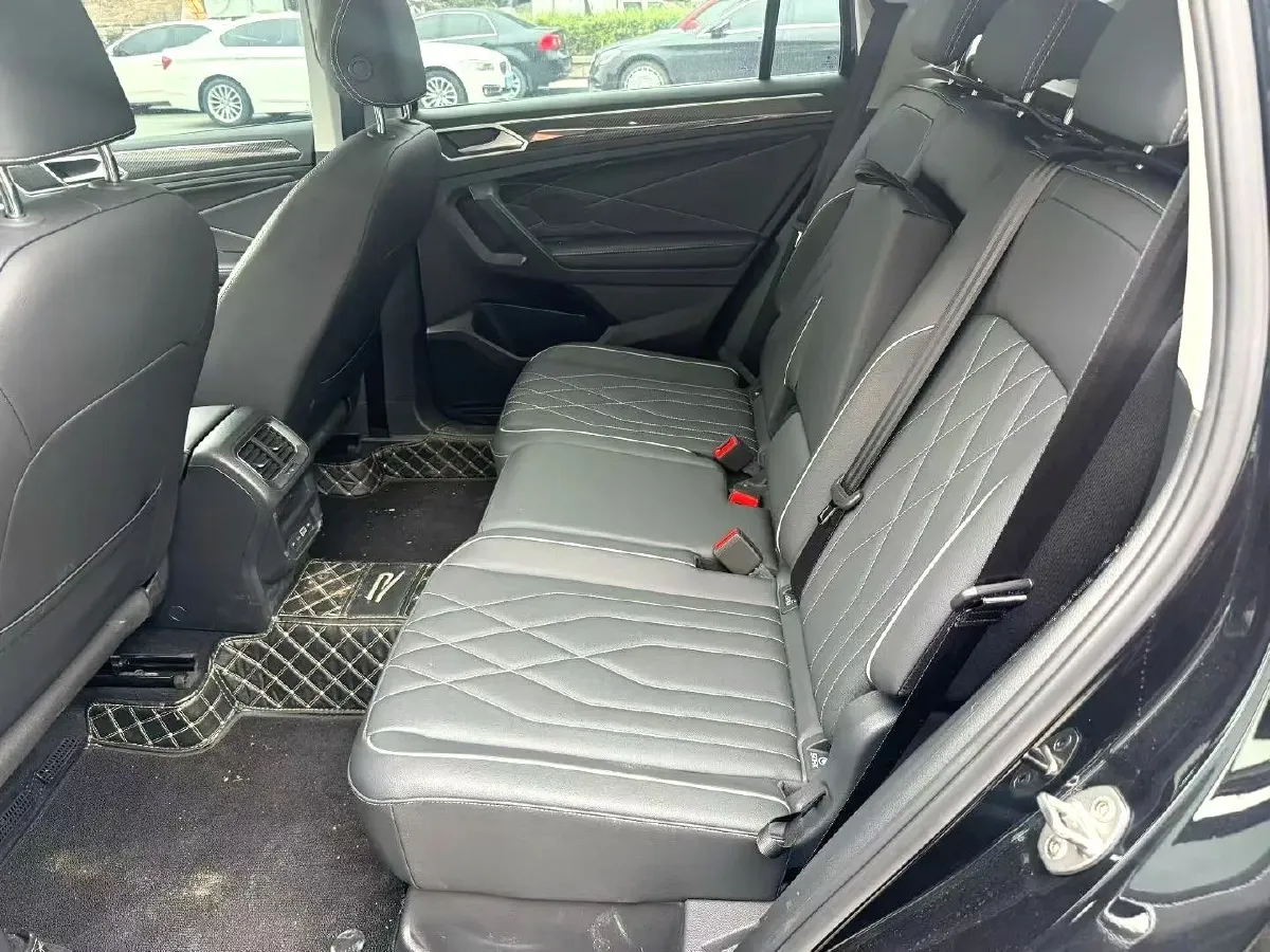 2024 Volkswagen Tiguan L 2.0T 186HP L4 7DCT,autocango,china used car exporter,china ev exporter,chinese used car exporter,chinese used ev exporter