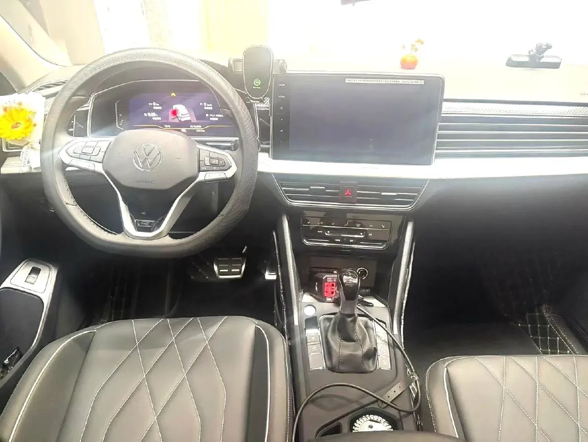 2024 Volkswagen Tiguan L 2.0T 186HP L4 7DCT,autocango,china used car exporter,china ev exporter,chinese used car exporter,chinese used ev exporter