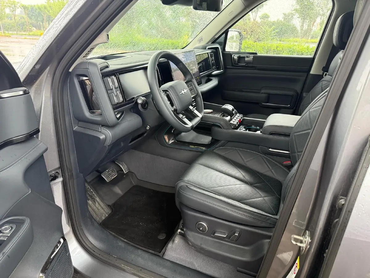 2025 FangChengBao Bao 5 1.5T 194HP L4 E-CVT PHEV 31.8KWH,autocango,china used car exporter,china ev exporter,chinese used car exporter,chinese used ev exporter