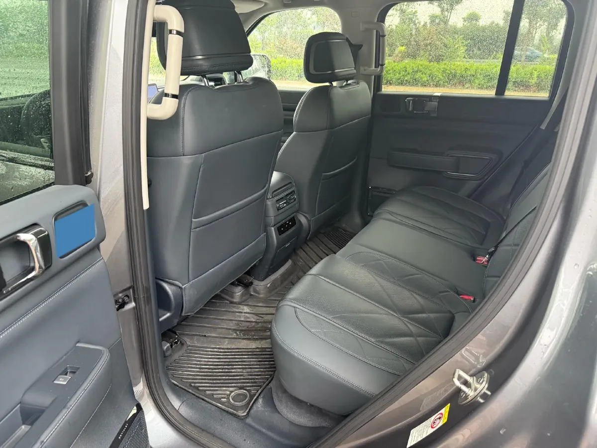 2025 FangChengBao Bao 5 1.5T 194HP L4 E-CVT PHEV 31.8KWH,autocango,china used car exporter,china ev exporter,chinese used car exporter,chinese used ev exporter