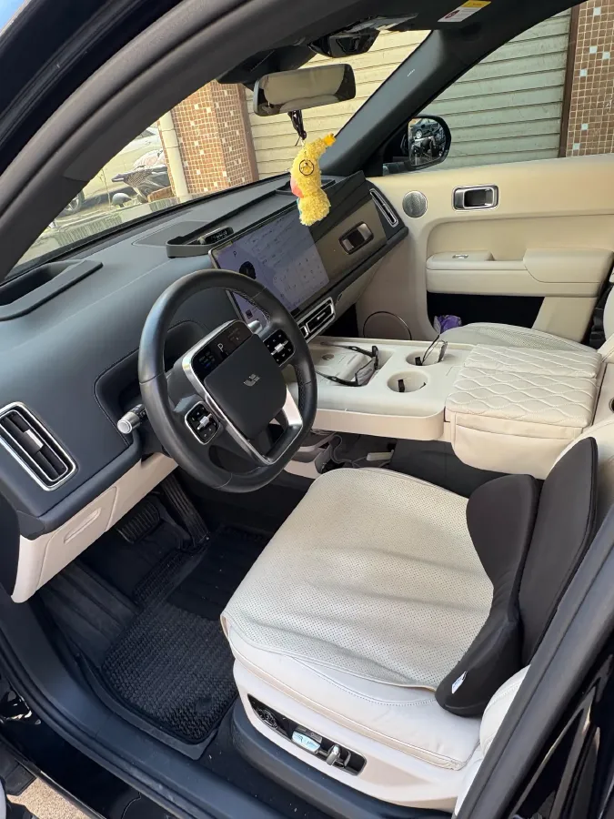 2024 Ford Bronco 2.3T 275HP L4 10AT,autocango,china used car exporter,china ev exporter,chinese used car exporter,chinese used ev exporter