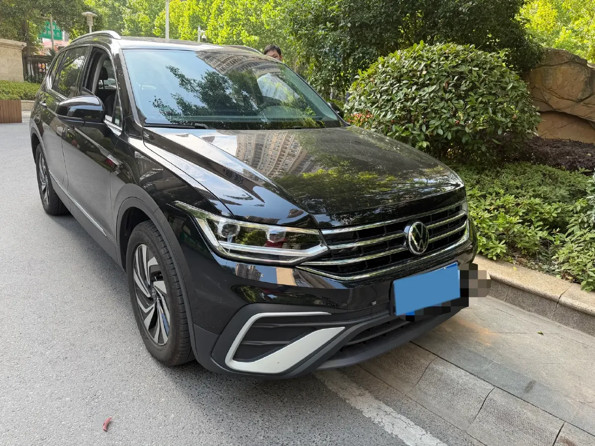 2023 Volkswagen Tiguan L 1.5T 160HP L4 7DCT,autocango,china used car exporter,china ev exporter,chinese used car exporter,chinese used ev exporter