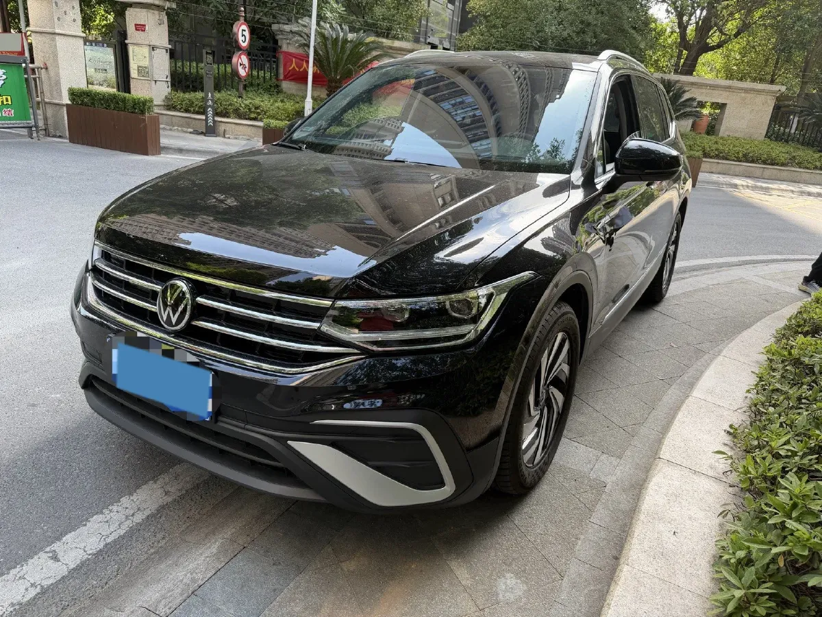 2023 Volkswagen Tiguan L 1.5T 160HP L4 7DCT,autocango,china used car exporter,china ev exporter,chinese used car exporter,chinese used ev exporter