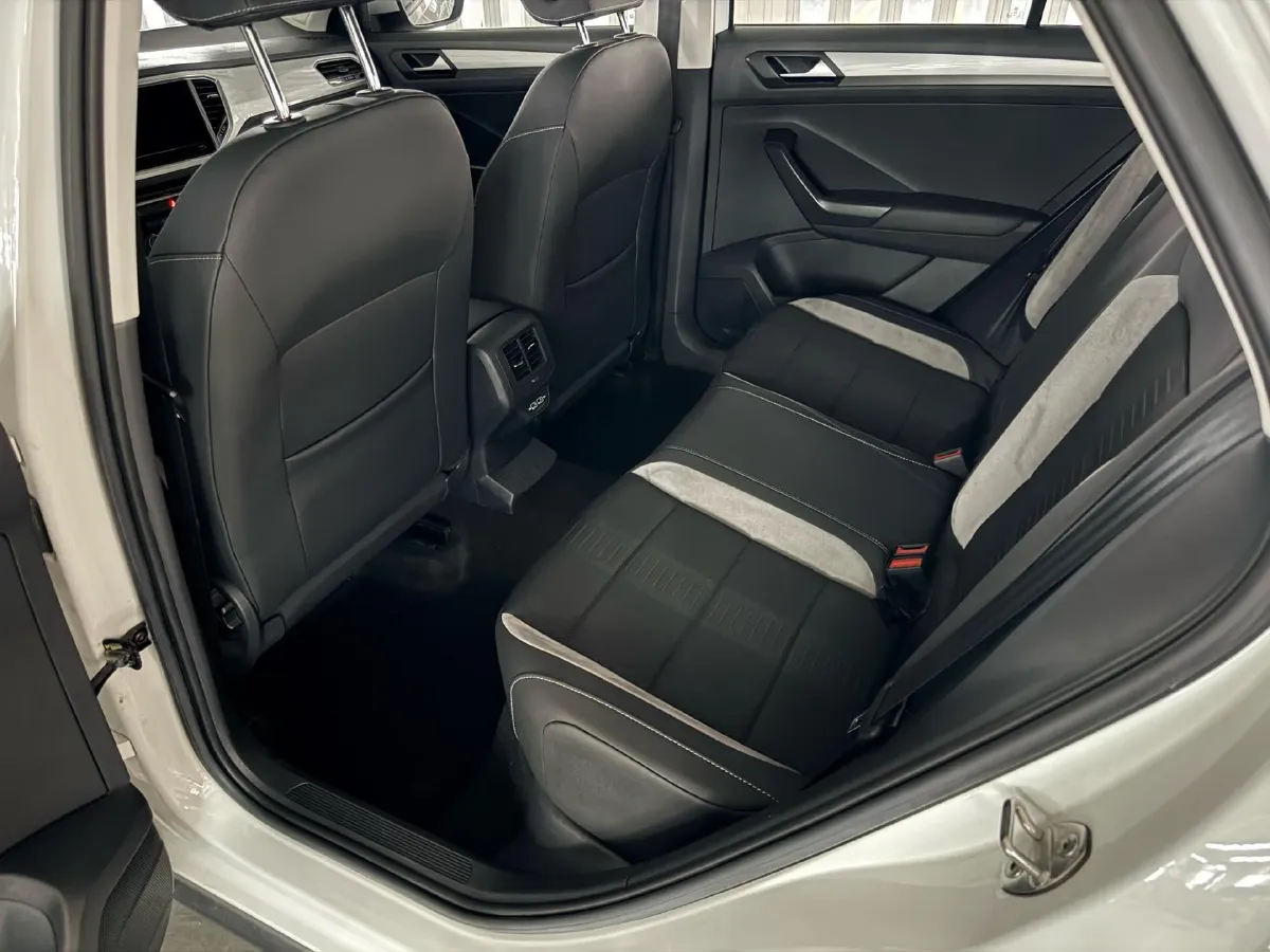 2022 Volkswagen T-Roc 1.4T 150HP L4 7DCT,autocango,china used car exporter,china ev exporter,chinese used car exporter,chinese used ev exporter