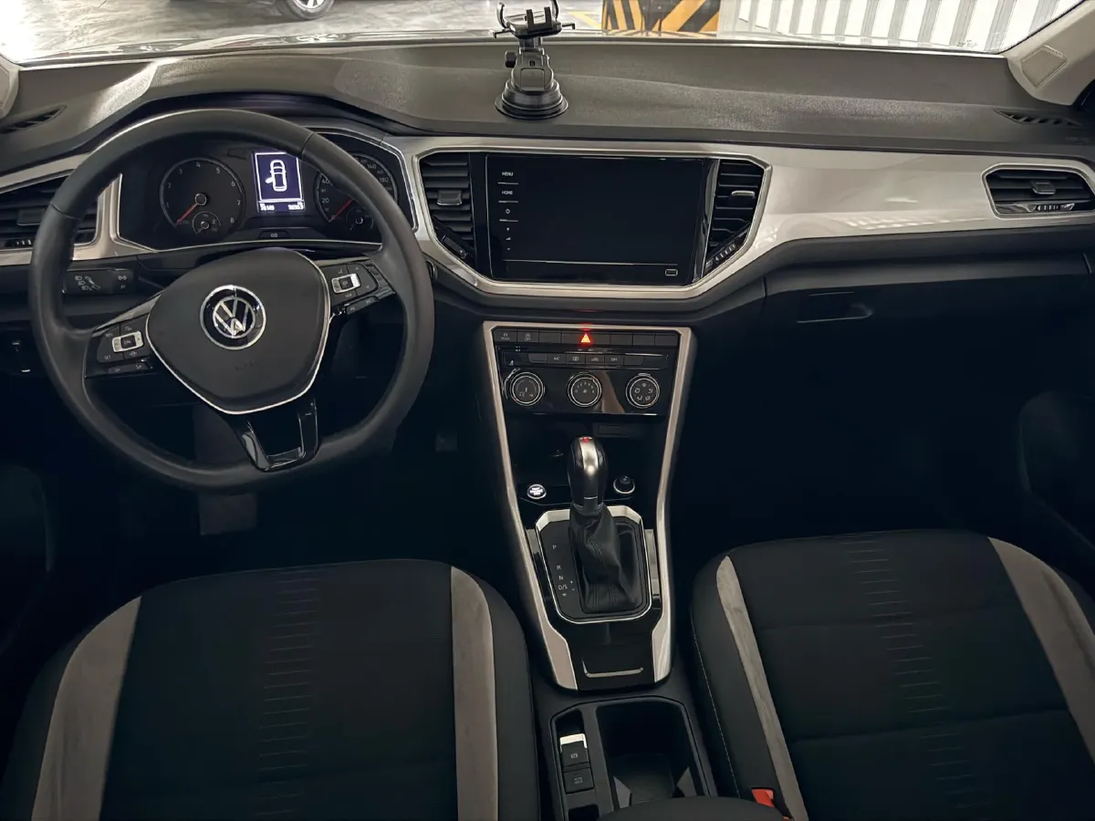 2022 Volkswagen T-Roc 1.4T 150HP L4 7DCT,autocango,china used car exporter,china ev exporter,chinese used car exporter,chinese used ev exporter