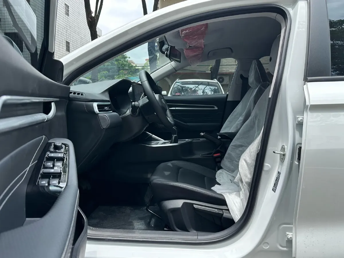 2026 Geely Emgrand 1.5L 120HP L4 5MT,autocango,china used car exporter,china ev exporter,chinese used car exporter,chinese used ev exporter