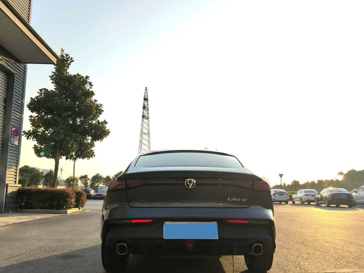 2023 ChangAn UNI-V 1.5T 188HP L4 7DCT,autocango,china used car exporter,china ev exporter,chinese used car exporter,chinese used ev exporter