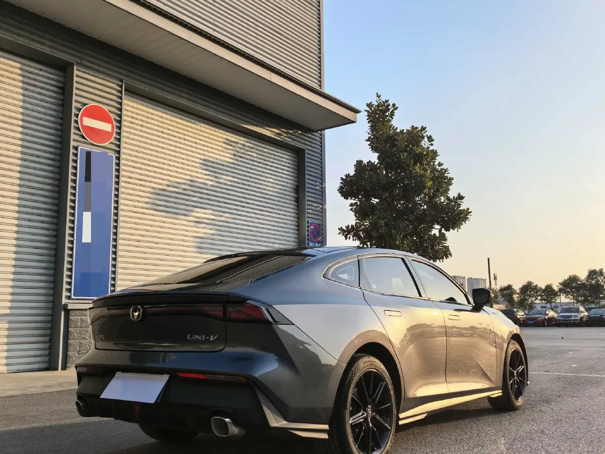 2023 ChangAn UNI-V 1.5T 188HP L4 7DCT,autocango,china used car exporter,china ev exporter,chinese used car exporter,chinese used ev exporter