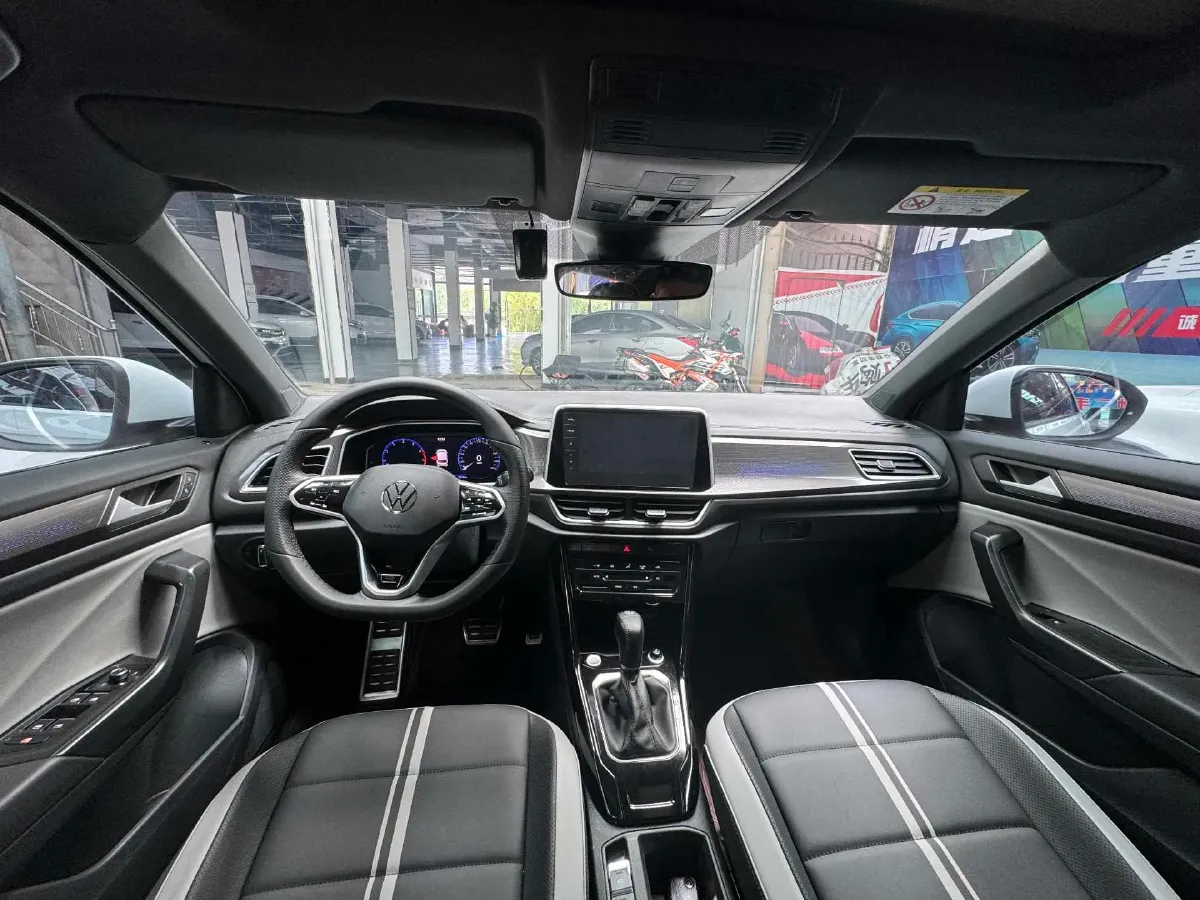 2024 Volkswagen T-Roc 1.5T 160HP L4 7DCT,autocango,china used car exporter,china ev exporter,chinese used car exporter,chinese used ev exporter