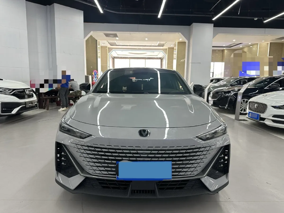 2022 ChangAn UNI-V 1.5T 188HP L4 7DCT,autocango,china used car exporter,china ev exporter,chinese used car exporter,chinese used ev exporter