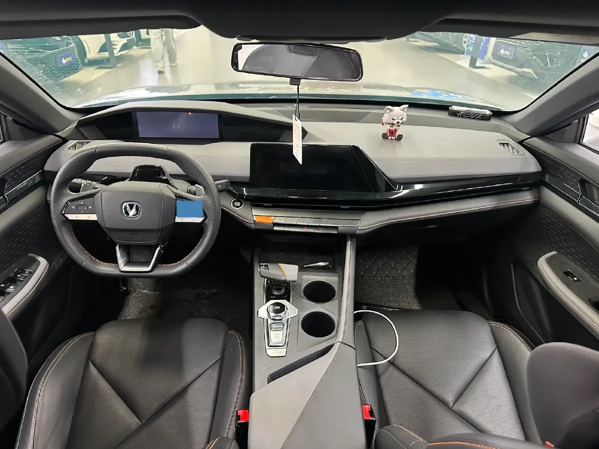 2022 ChangAn UNI-V 1.5T 188HP L4 7DCT,autocango,china used car exporter,china ev exporter,chinese used car exporter,chinese used ev exporter