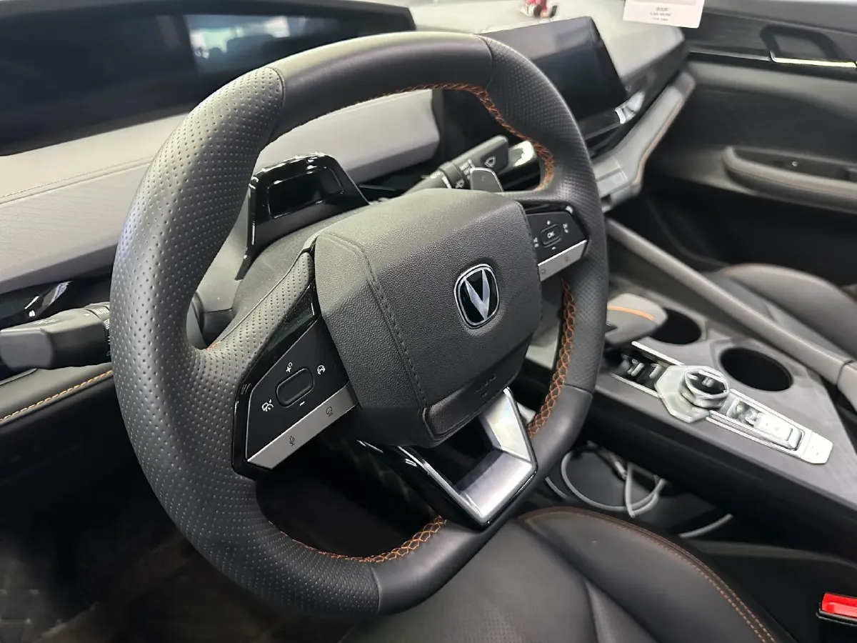 2022 ChangAn UNI-V 1.5T 188HP L4 7DCT,autocango,china used car exporter,china ev exporter,chinese used car exporter,chinese used ev exporter