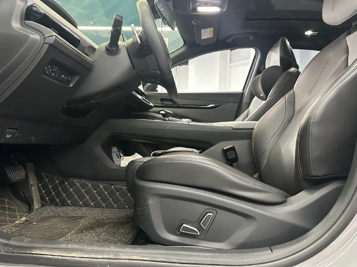 2022 ChangAn UNI-V 1.5T 188HP L4 7DCT,autocango,china used car exporter,china ev exporter,chinese used car exporter,chinese used ev exporter