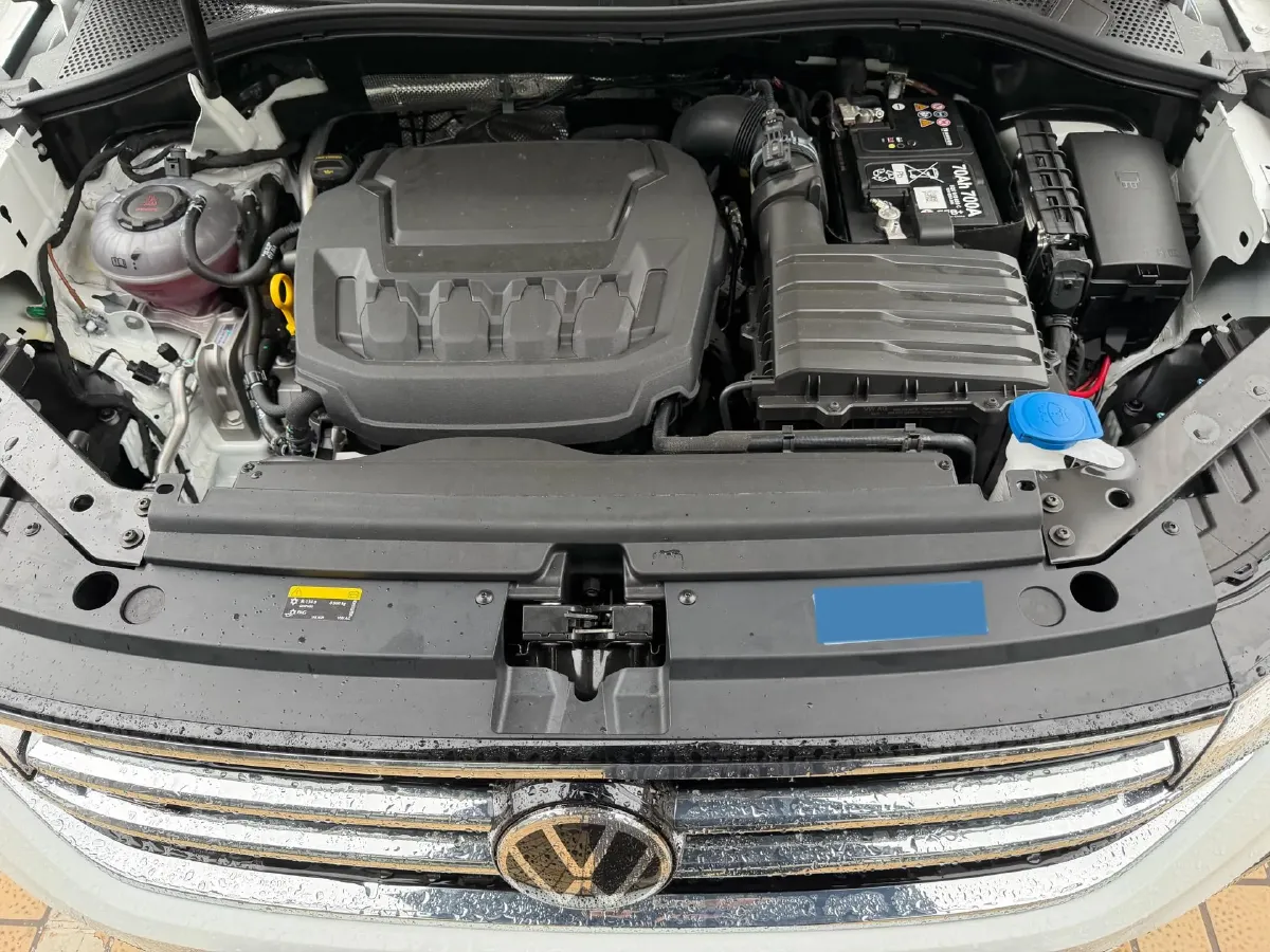 2025 Volkswagen Tiguan L 2.0T 186HP L4 7DCT,autocango,china used car exporter,china ev exporter,chinese used car exporter,chinese used ev exporter