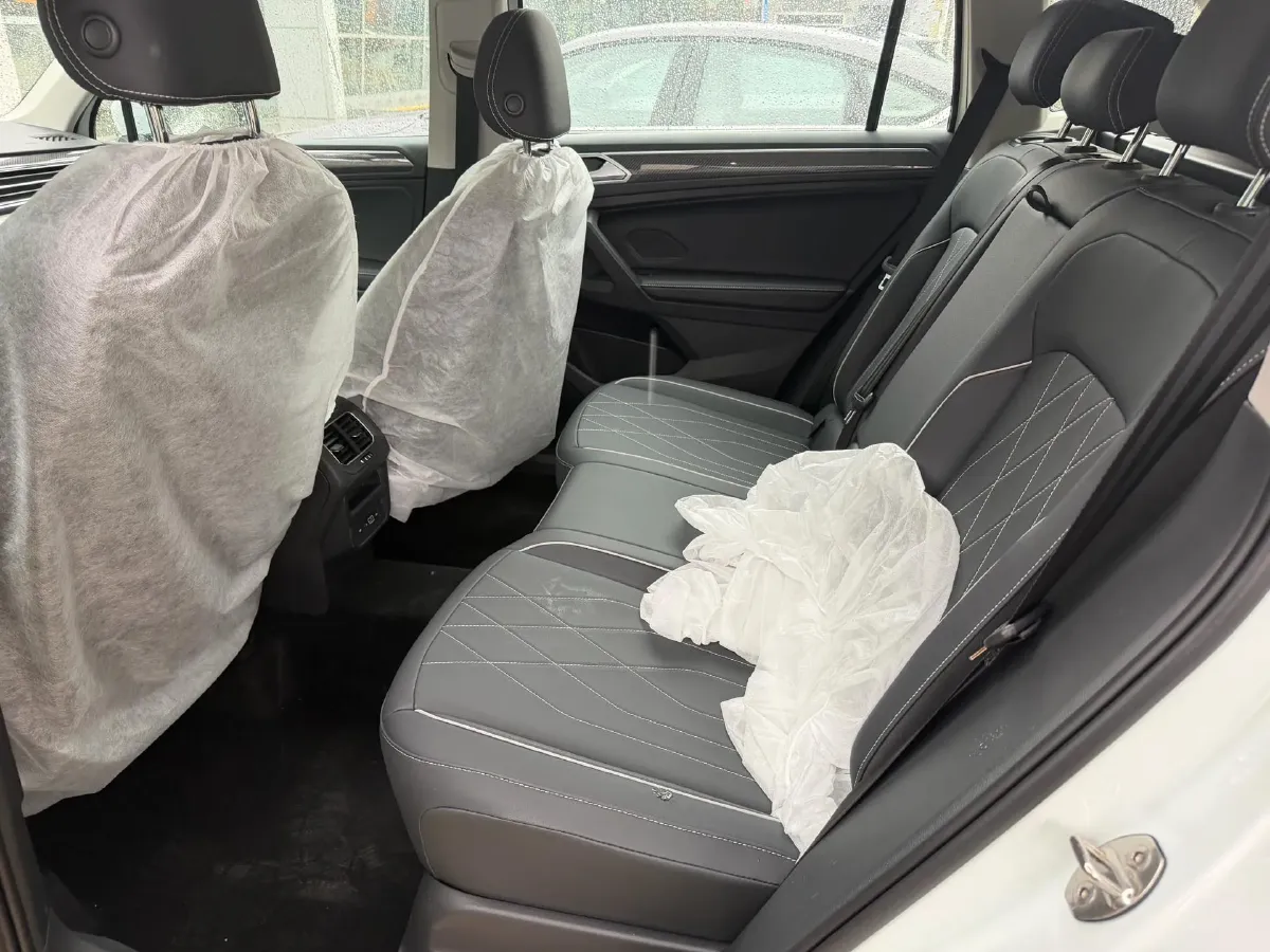 2025 Volkswagen Tiguan L 2.0T 186HP L4 7DCT,autocango,china used car exporter,china ev exporter,chinese used car exporter,chinese used ev exporter