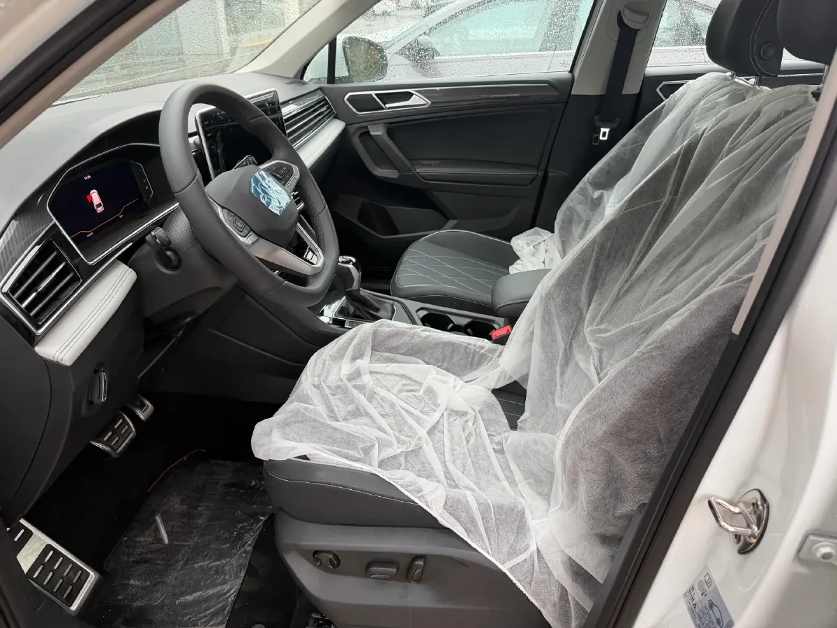2025 Volkswagen Tiguan L 2.0T 186HP L4 7DCT,autocango,china used car exporter,china ev exporter,chinese used car exporter,chinese used ev exporter
