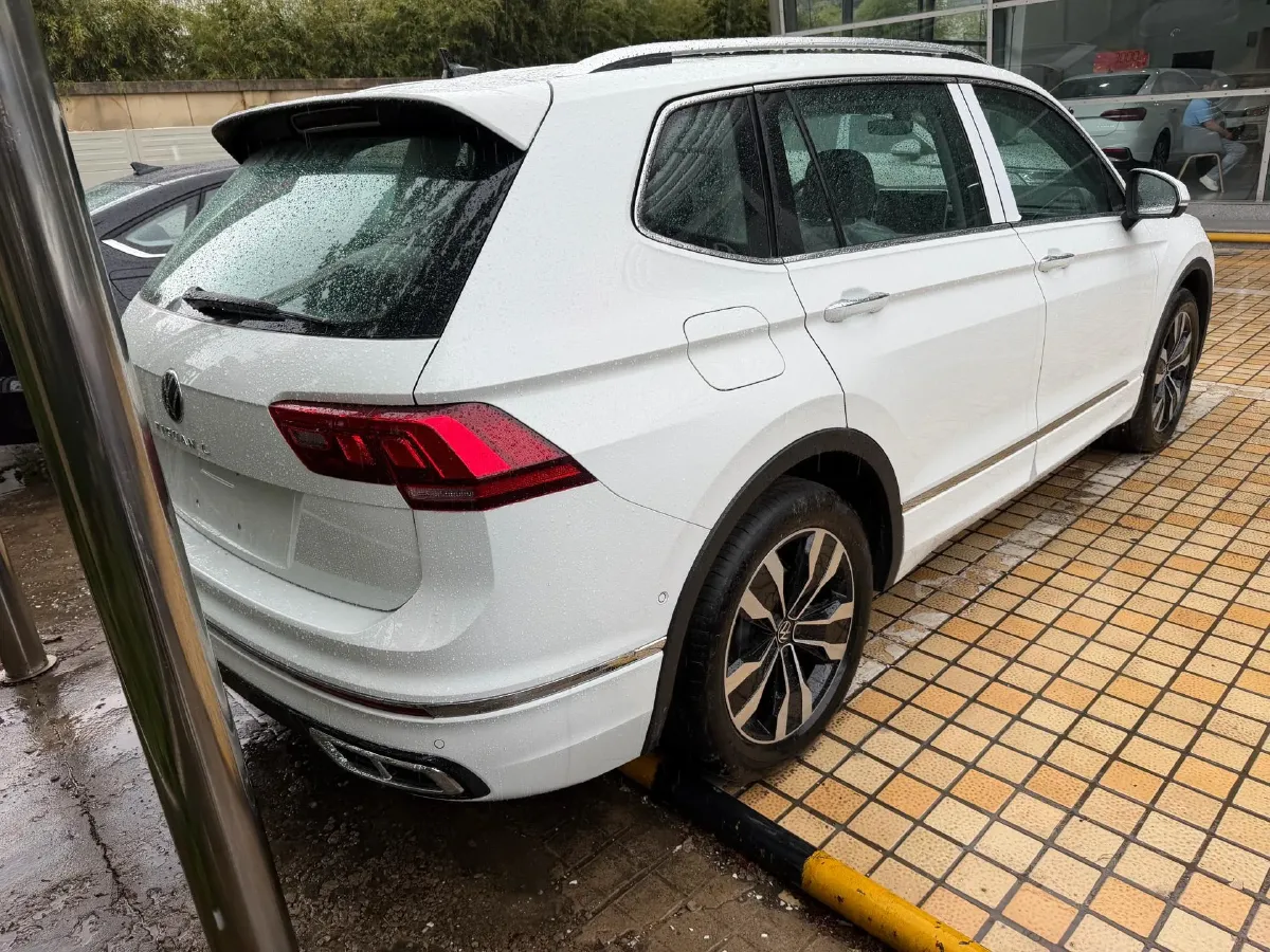 2025 Volkswagen Tiguan L 2.0T 186HP L4 7DCT,autocango,china used car exporter,china ev exporter,chinese used car exporter,chinese used ev exporter