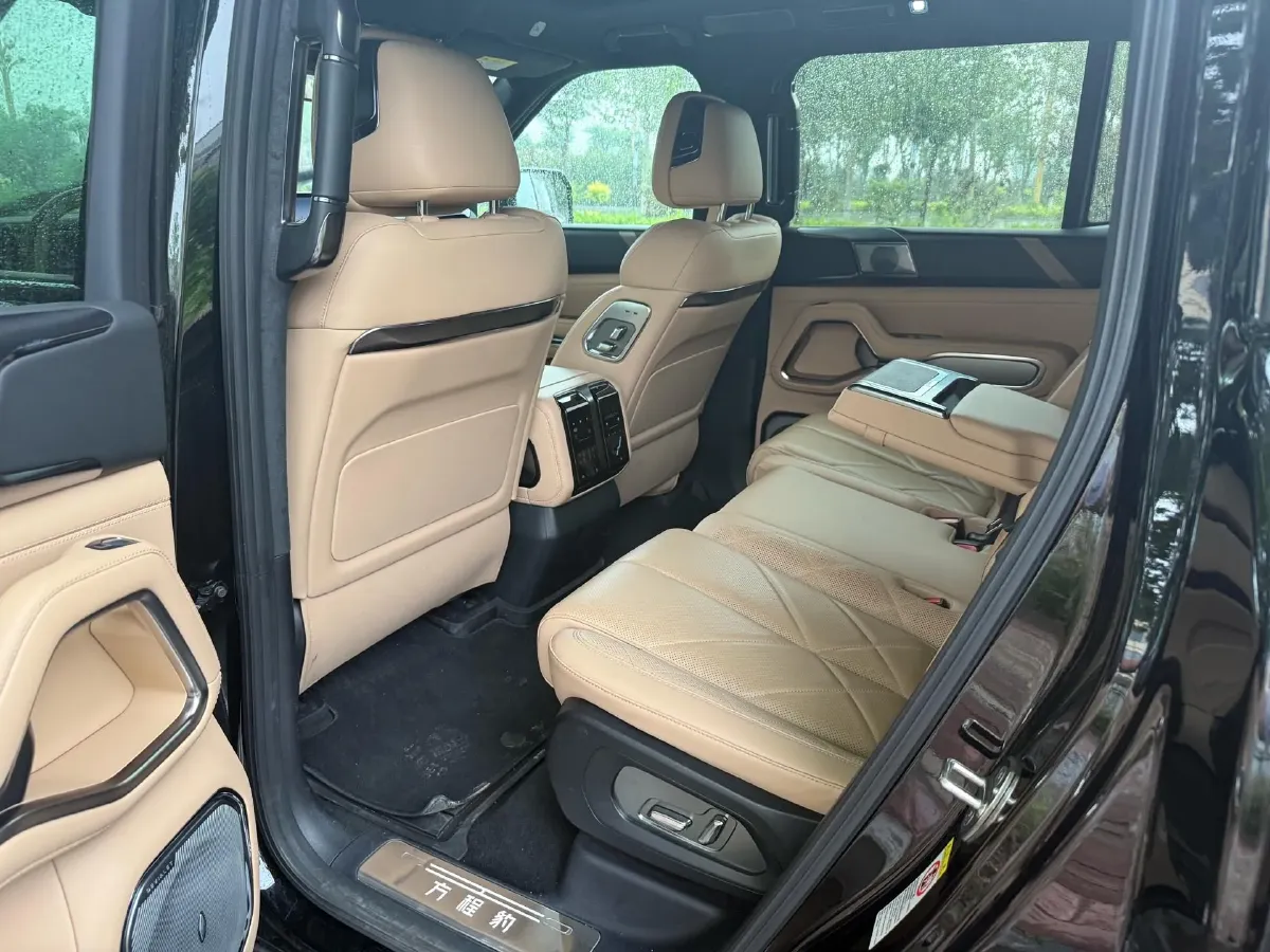 2025 FangChengBao Bao 8 2.0T 245HP L4 E-CVT PHEV 36.8KWH,autocango,china used car exporter,china ev exporter,chinese used car exporter,chinese used ev exporter
