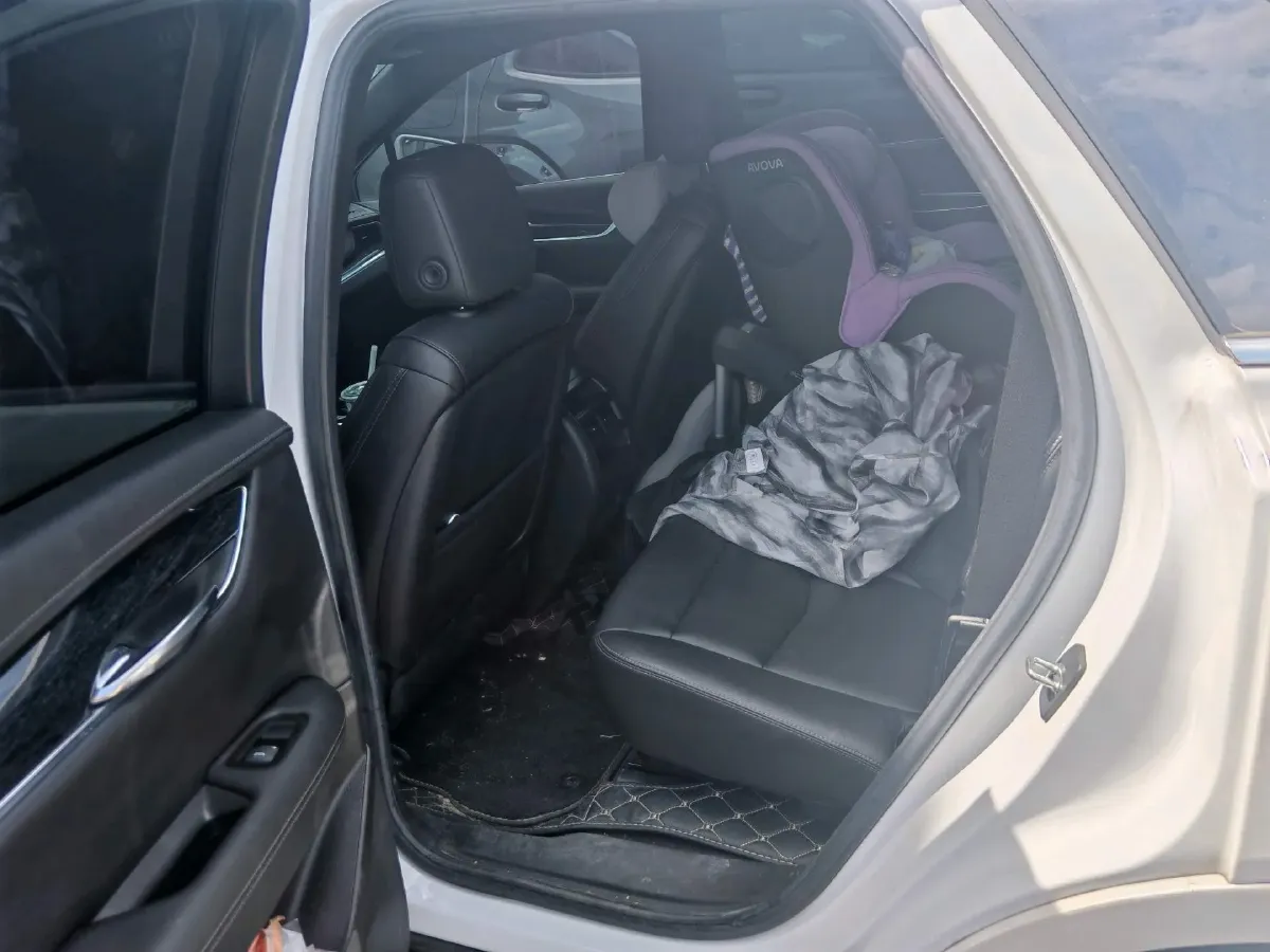 2023 Cadillac XT5 2.0T 237HP L4 9AT,autocango,china used car exporter,china ev exporter,chinese used car exporter,chinese used ev exporter