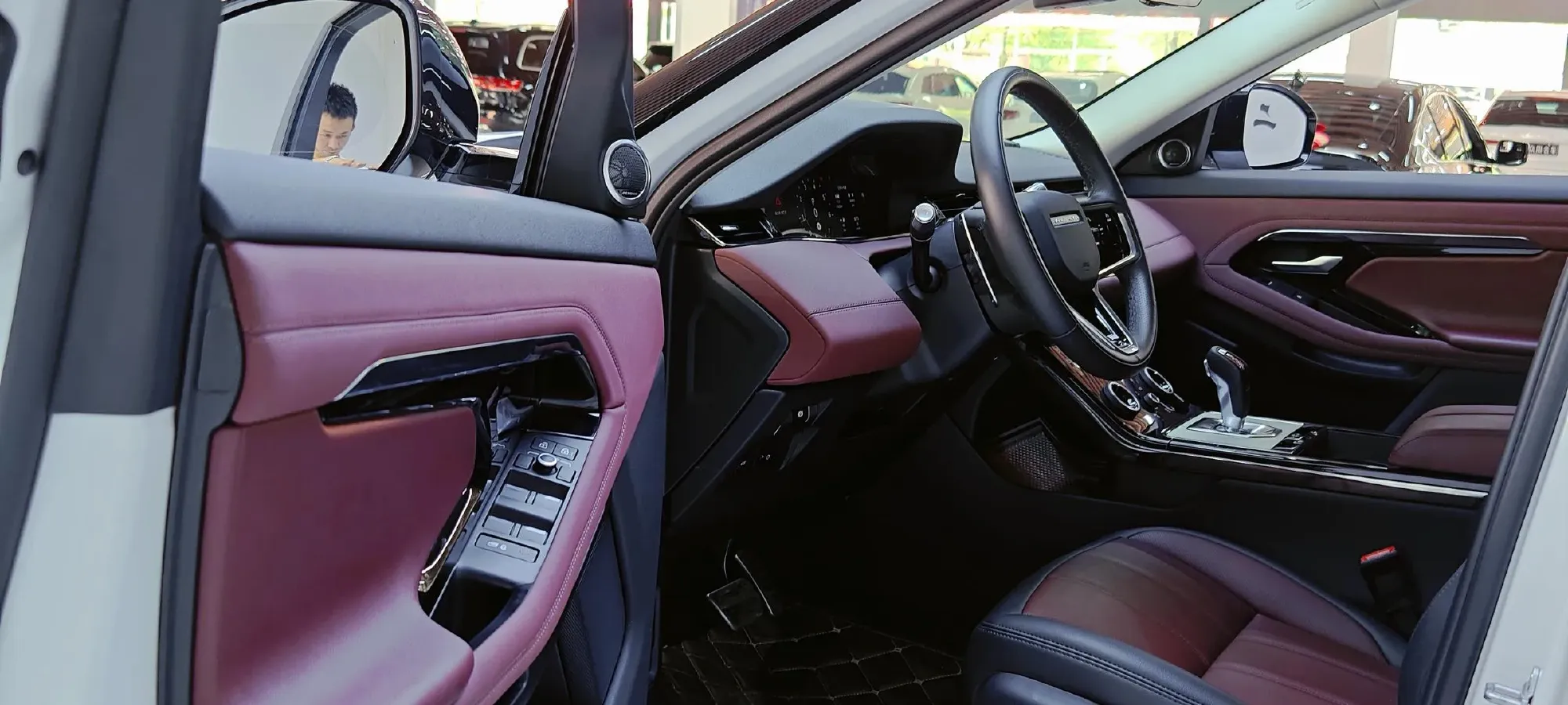 2022 Land Rover Range Rover Evoque 2.0T 249HP L4 9AT,autocango,china used car exporter,china ev exporter,chinese used car exporter,chinese used ev exporter