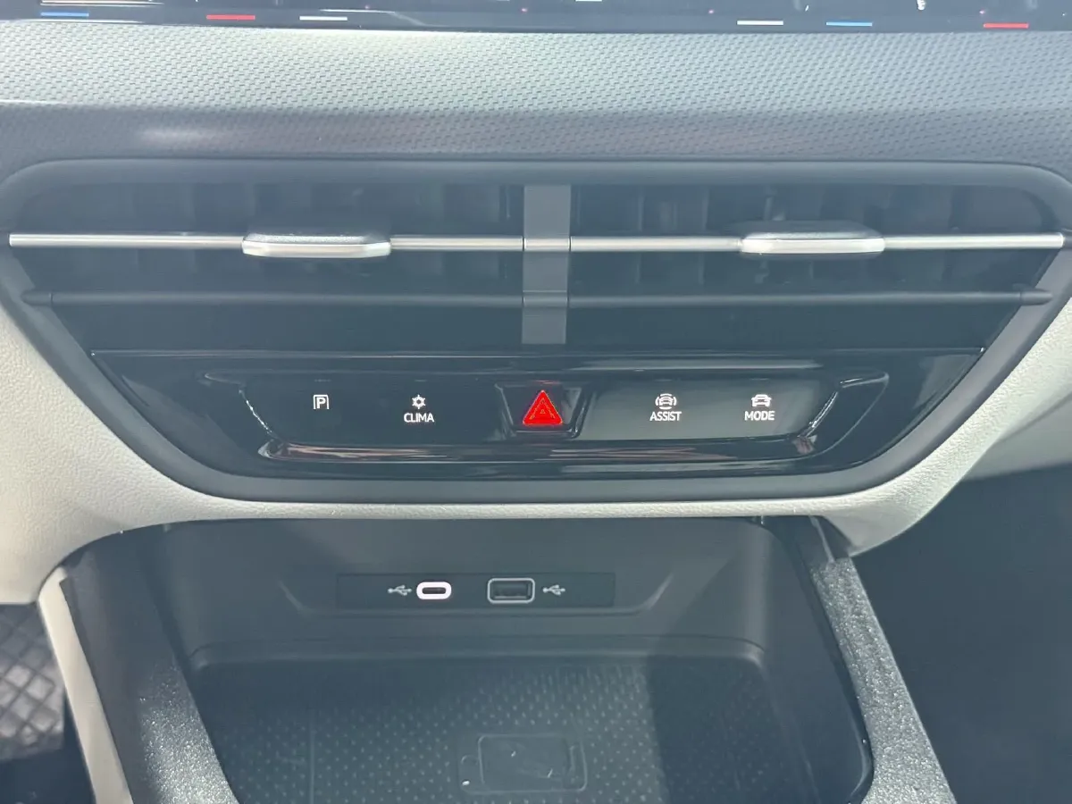 2022 Skoda Superb 2.0T 186HP L4 7DCT,autocango,china used car exporter,china ev exporter,chinese used car exporter,chinese used ev exporter