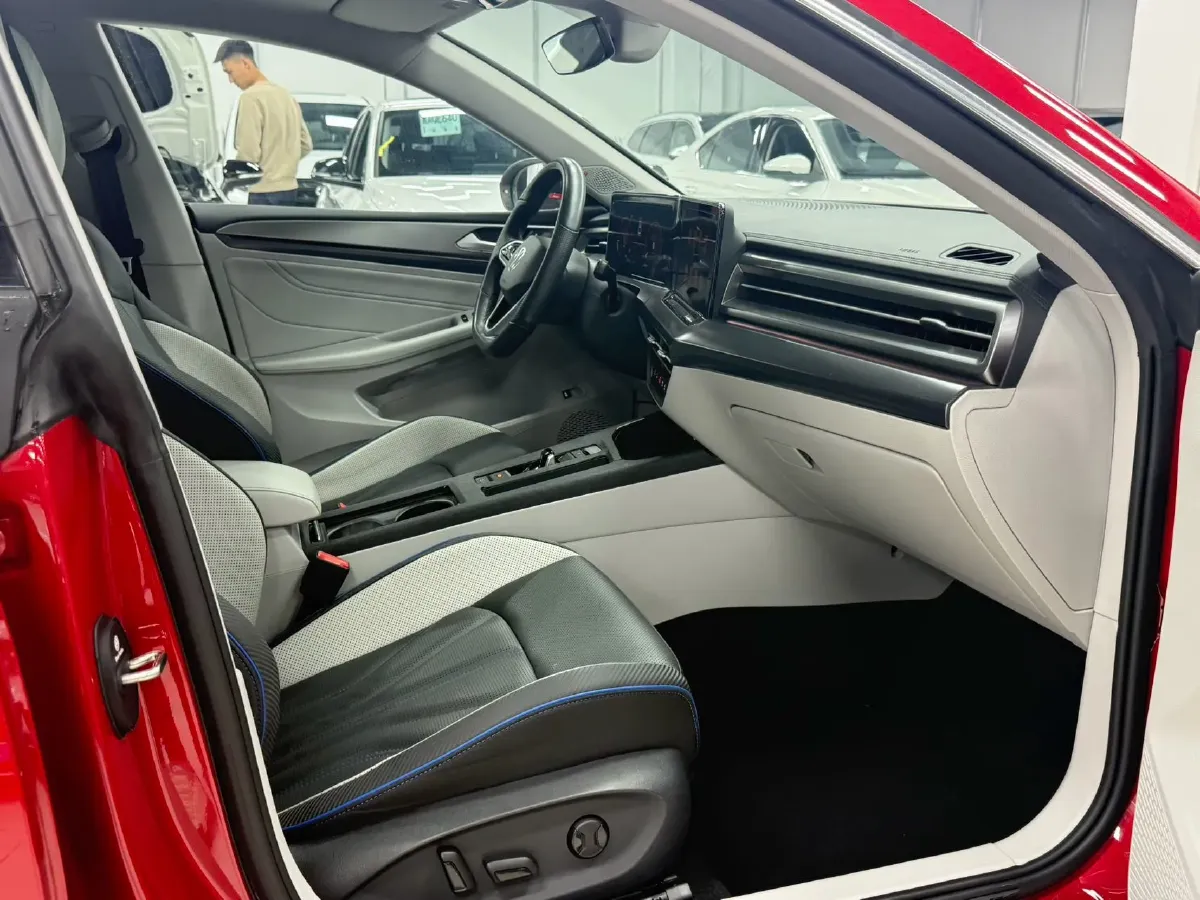 2022 Skoda Superb 2.0T 186HP L4 7DCT,autocango,china used car exporter,china ev exporter,chinese used car exporter,chinese used ev exporter