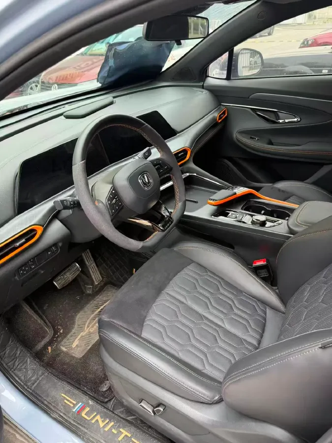 2022 ChangAn UNI-T 1.5T 188HP L4 7DCT,autocango,china used car exporter,china ev exporter,chinese used car exporter,chinese used ev exporter