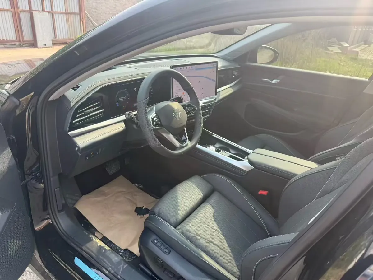 2025 Volkswagen Passat 2.0T 220HP L4 7DCT,autocango,china used car exporter,china ev exporter,chinese used car exporter,chinese used ev exporter