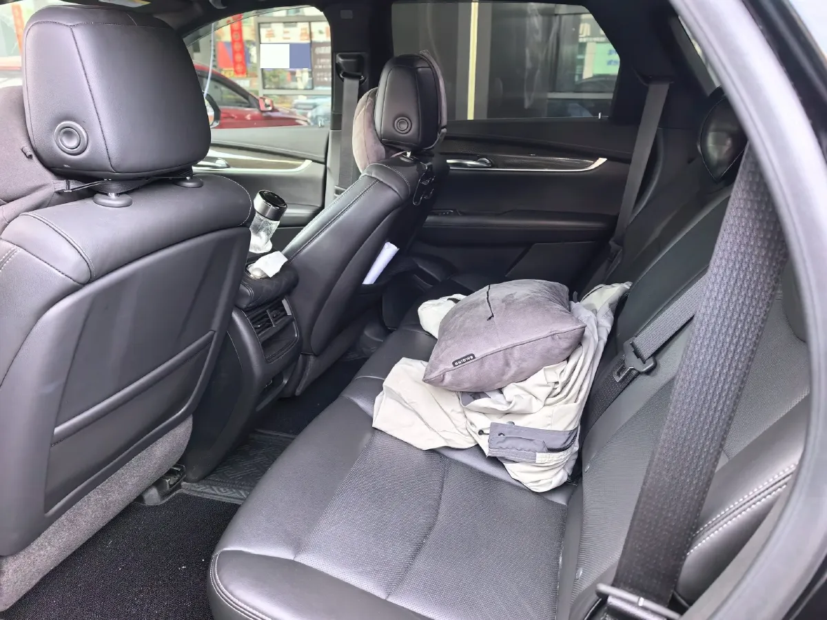 2022 Cadillac XT5 2.0T 237HP L4 9AT,autocango,china used car exporter,china ev exporter,chinese used car exporter,chinese used ev exporter