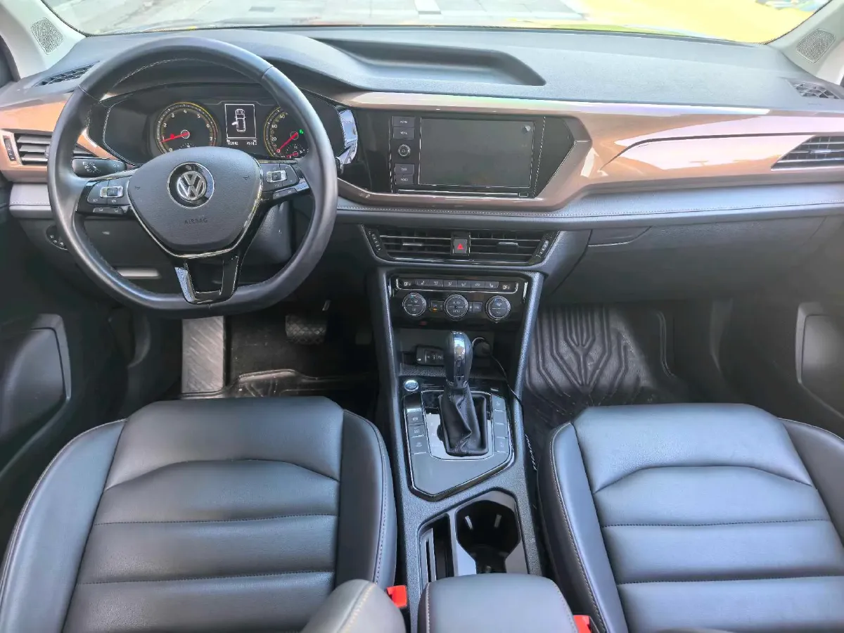2019 MINI MINI 1.5T 102HP L3 7DCT,autocango,china used car exporter,china ev exporter,chinese used car exporter,chinese used ev exporter