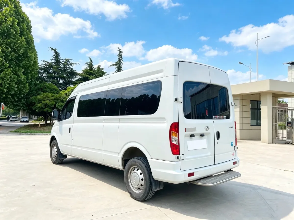 2021 MAXUS XinTu V80 2.0T 127HP L4 6MT,autocango,china used car exporter,china ev exporter,chinese used car exporter,chinese used ev exporter
