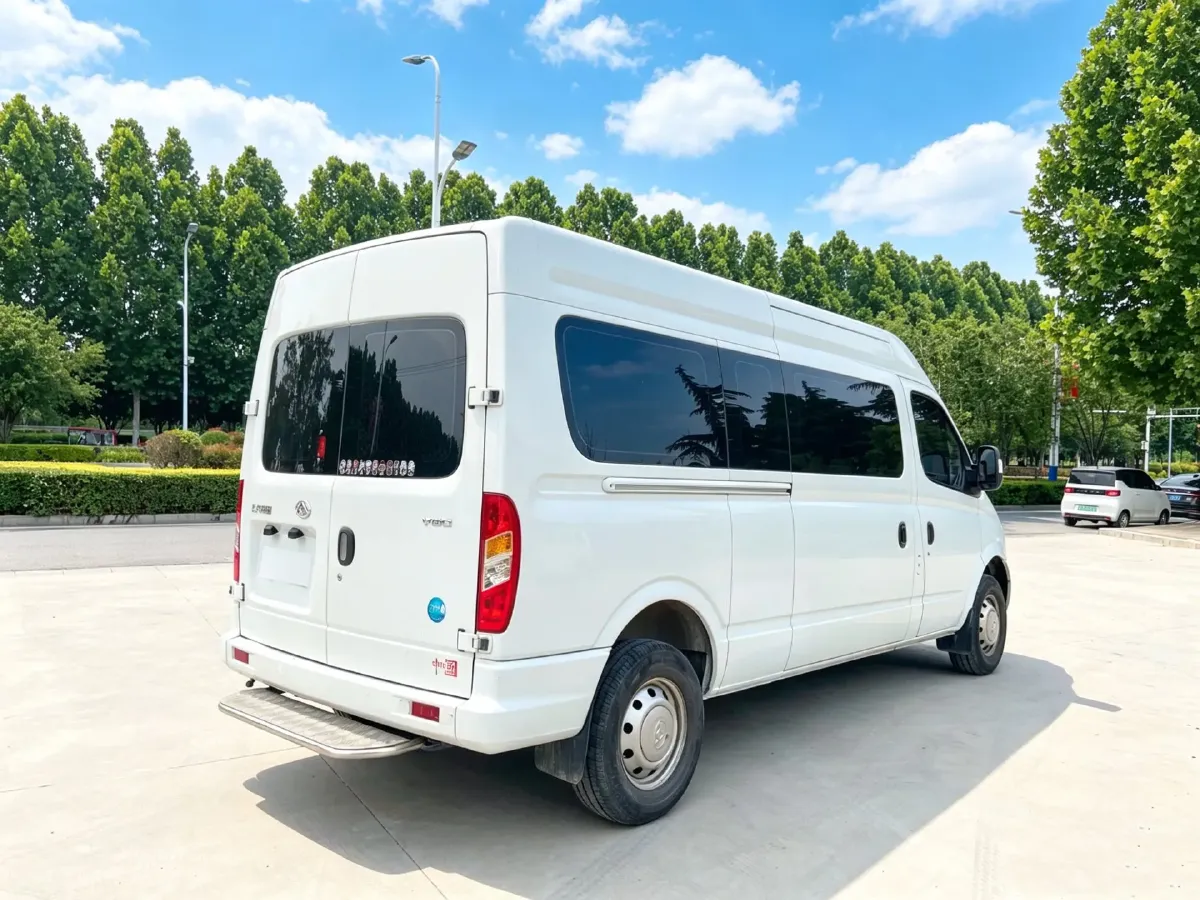2021 MAXUS XinTu V80 2.0T 127HP L4 6MT,autocango,china used car exporter,china ev exporter,chinese used car exporter,chinese used ev exporter