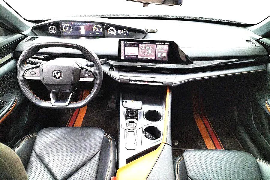2023 ChangAn UNI-V iDD 1.5T 170HP L4 6TCT PHEV 18.4KWH,autocango,china used car exporter,china ev exporter,chinese used car exporter,chinese used ev exporter