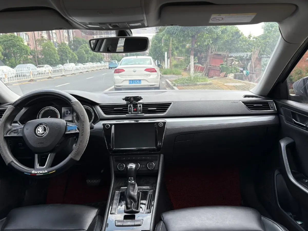 2019 Skoda Superb 1.4T 150HP L4 7DCT,autocango,china used car exporter,china ev exporter,chinese used car exporter,chinese used ev exporter