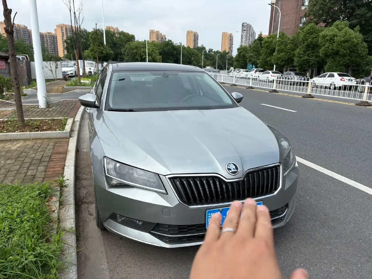 2019 Skoda Superb 1.4T 150HP L4 7DCT,autocango,china used car exporter,china ev exporter,chinese used car exporter,chinese used ev exporter